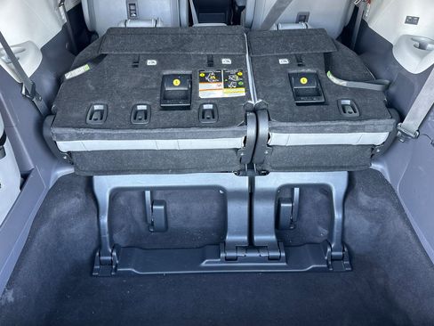 Used 2023 Toyota Sienna XLE FWD image 14