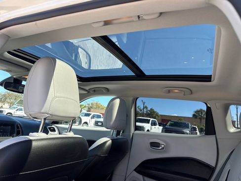 Used 2019 Jeep Compass Latitude image 8