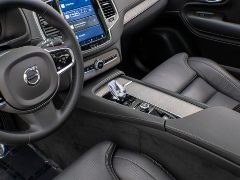 Used 2024 Volvo XC90 B6 Ultimate w/ Protection Package image 11