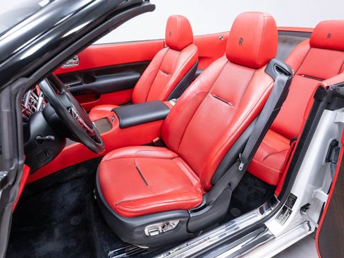 Used 2017 Rolls-Royce Dawn RWD image 14