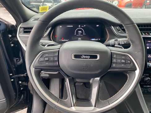 Used 2023 Jeep Grand Cherokee Altitude image 10