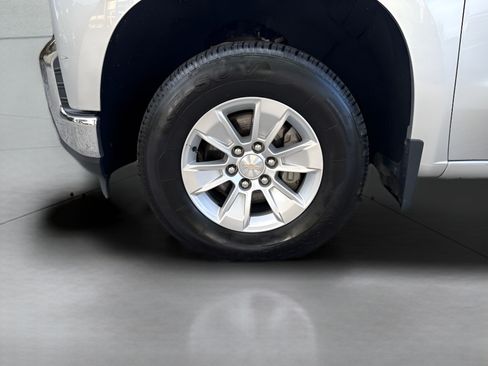 Used 2022 Chevrolet Silverado 1500 LT AWD/4WD image 4