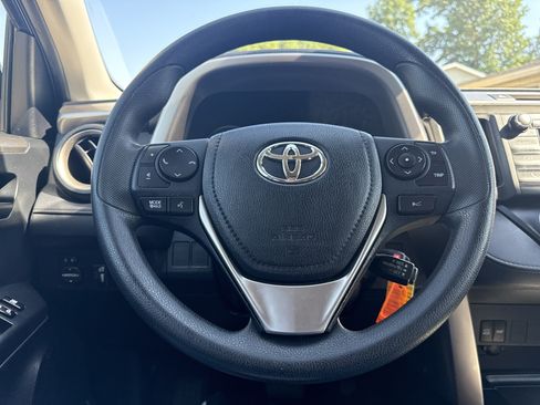 Used 2018 Toyota RAV4 LE FWD image 22