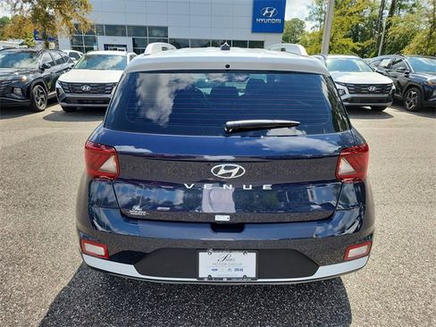 New 2025 Hyundai Venue Limited image 4