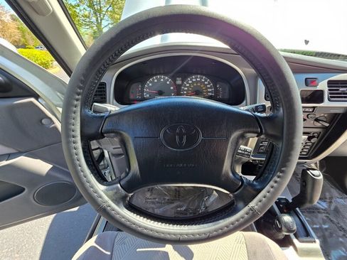 Used 2001 Toyota 4Runner SR5 AWD/4WD image 34