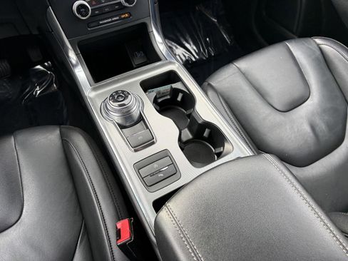 Used 2022 Ford Edge Titanium image 14