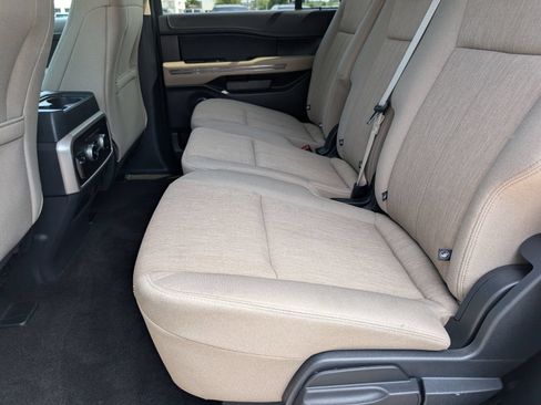 Used 2022 Ford Expedition XLT RWD image 16