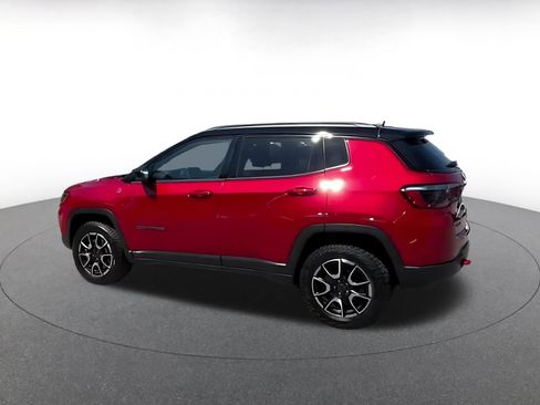 Used 2025 Jeep Compass Trailhawk AWD/4WD image 4