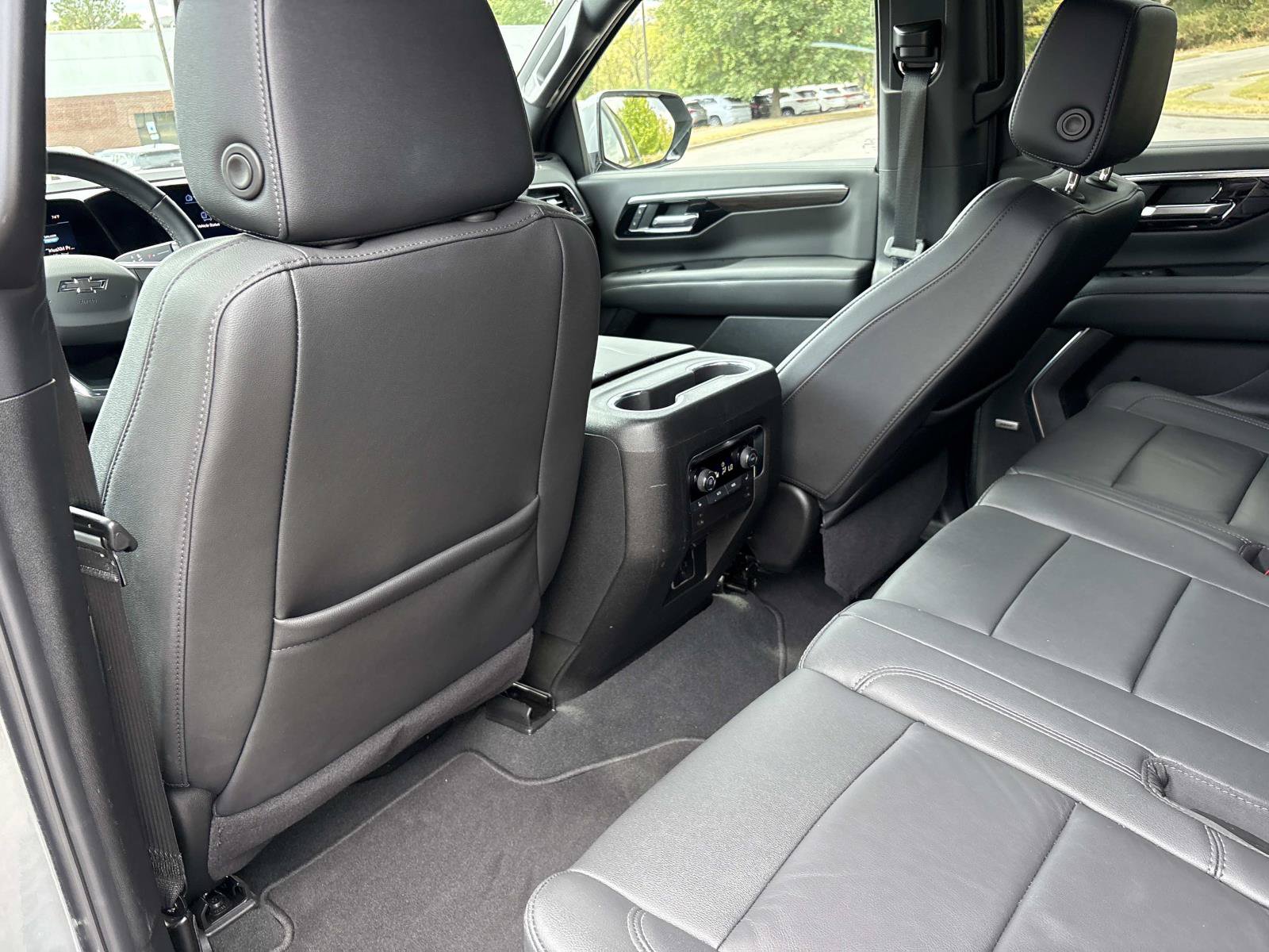 Used 2025 Chevrolet Suburban Z71 w/ Comfort Package AWD/4WD image 31