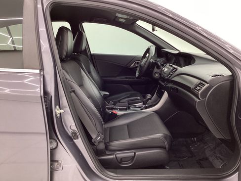 Used 2016 Honda Accord Sport image 15