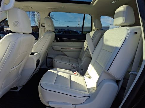 Certified 2025 Buick Enclave Avenir w/ Super Cruise Package image 10