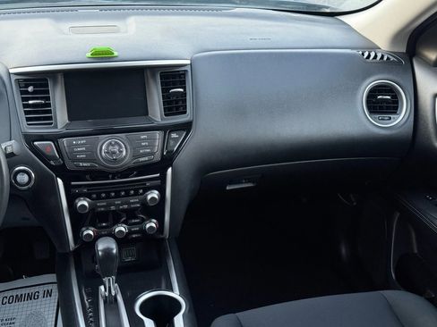 Used 2018 Nissan Pathfinder SV image 35