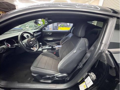 Used 2016 Ford Mustang Coupe RWD image 10