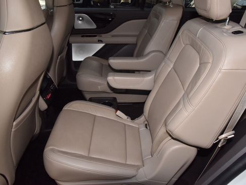 Used 2022 Lincoln Aviator Reserve w/ Equipment Group 201A AWD/4WD image 14