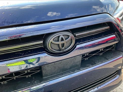 Used 2022 Toyota 4Runner TRD Sport w/ Technology Package AWD/4WD image 3