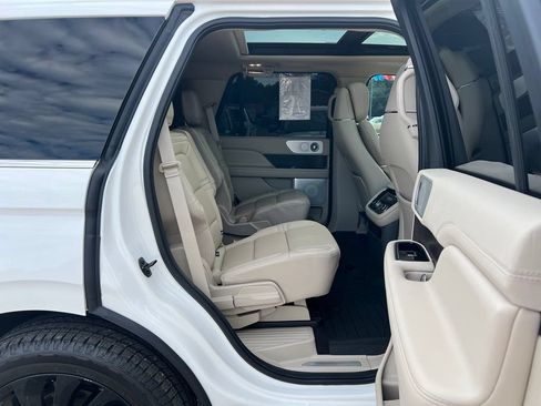 Used 2021 Lincoln Navigator Reserve AWD/4WD image 20