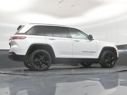 Used 2024 Jeep Grand Cherokee Altitude AWD/4WD image 52