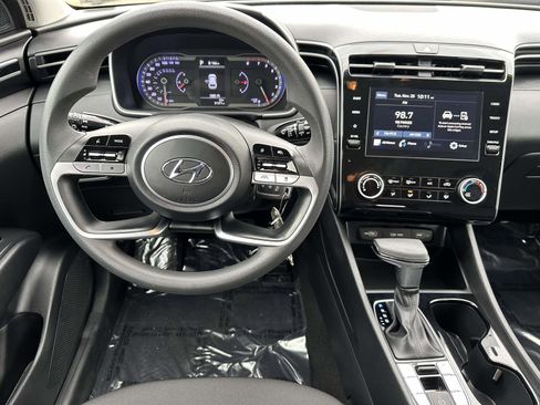 Used 2023 Hyundai Tucson SE image 8