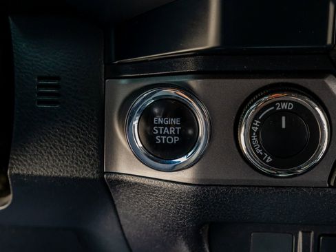 Used 2019 Toyota Tacoma TRD Off-Road image 23