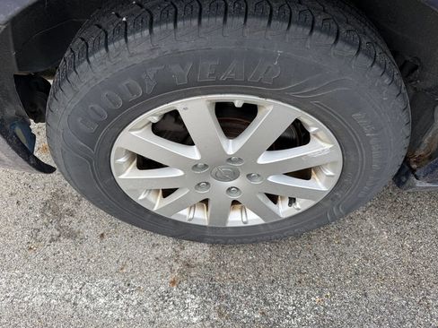 Used 2014 Chrysler Town & Country Touring image 6