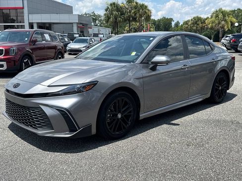 Used 2025 Toyota Camry SE w/ Convenience Package FWD image 7