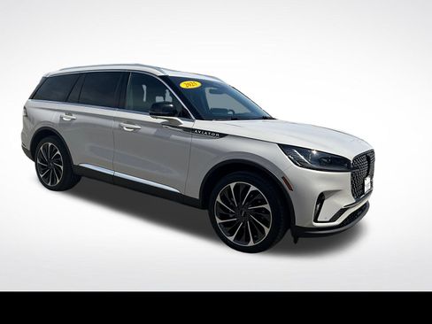 Used 2025 Lincoln Aviator Reserve w/ Equipment Group 201A AWD/4WD image 22