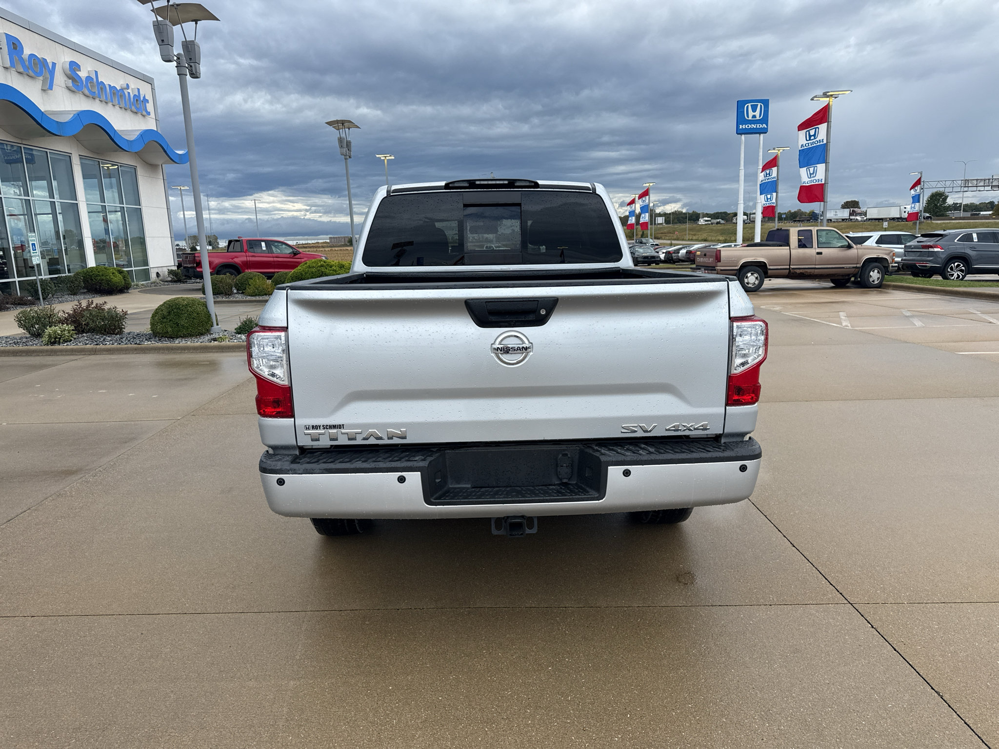 Used 2018 Nissan Titan SV w/ SV Convenience Package AWD/4WD image 6