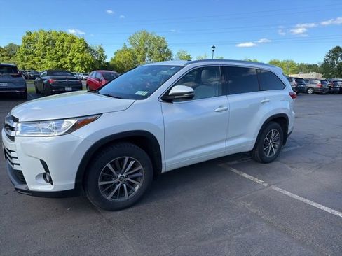 Used 2017 Toyota Highlander XLE AWD/4WD image 2