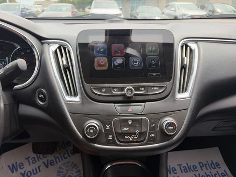 Used 2017 Chevrolet Malibu LT FWD image 11