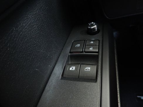 Used 2017 Toyota Tacoma SR RWD image 21