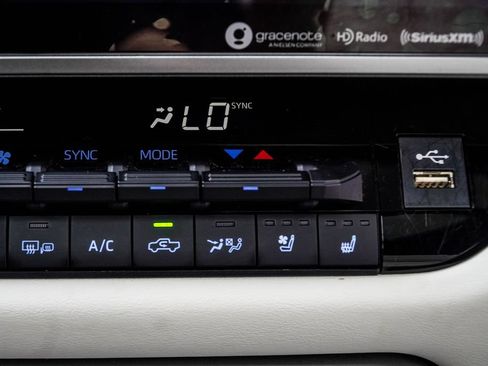Used 2022 Toyota Tundra Capstone AWD/4WD image 30