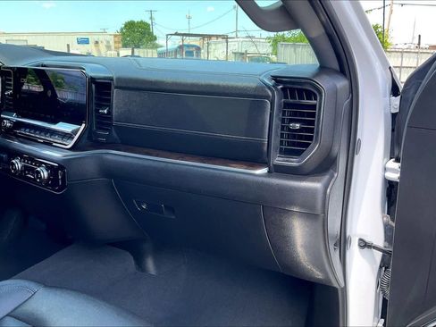Used 2025 GMC Sierra 1500 SLT RWD image 38