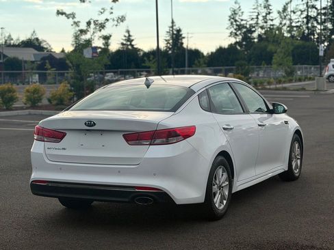 Used 2016 Kia Optima LX w/ LX Convenience Package FWD image 4