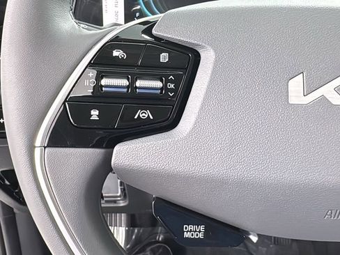 New 2025 Kia Niro EX image 21