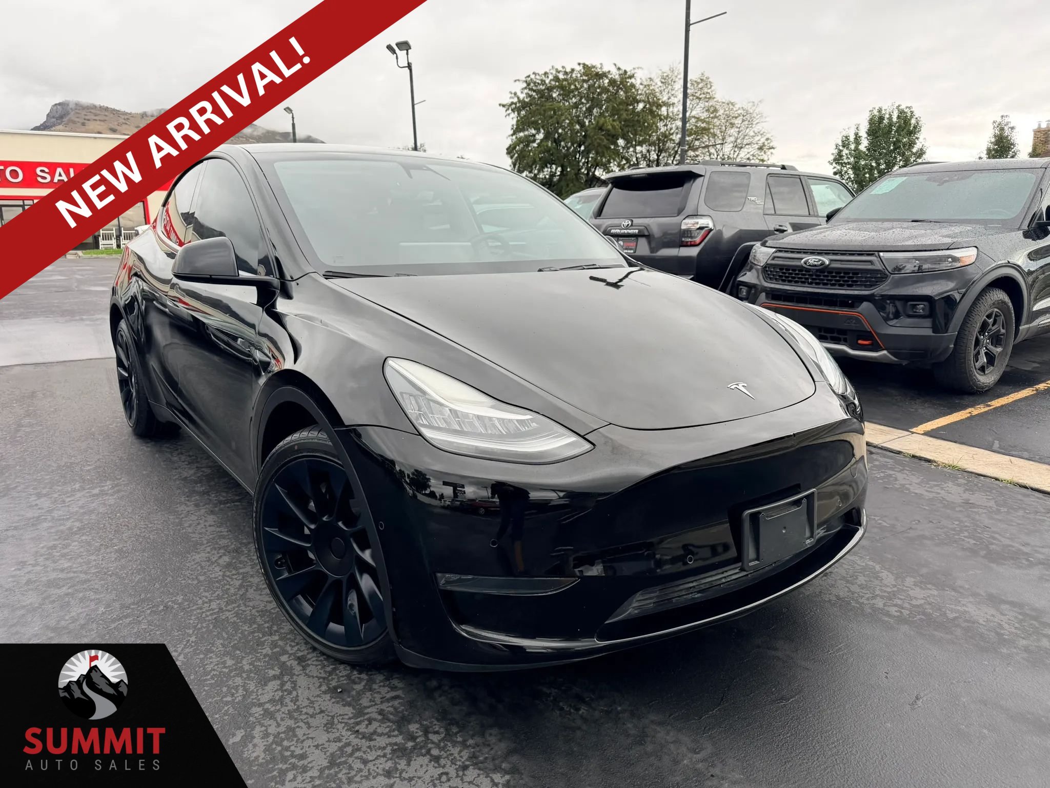 Used 2022 Tesla Model Y Long Range AWD/4WD image 1