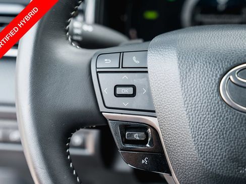 Used 2025 Toyota Camry SE FWD image 15