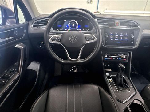 Used 2023 Volkswagen Tiguan SE FWD image 11