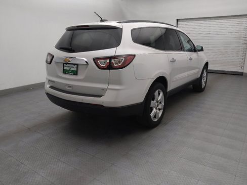 Used 2017 Chevrolet Traverse LT w/ Style and Technology Package FWD image 9