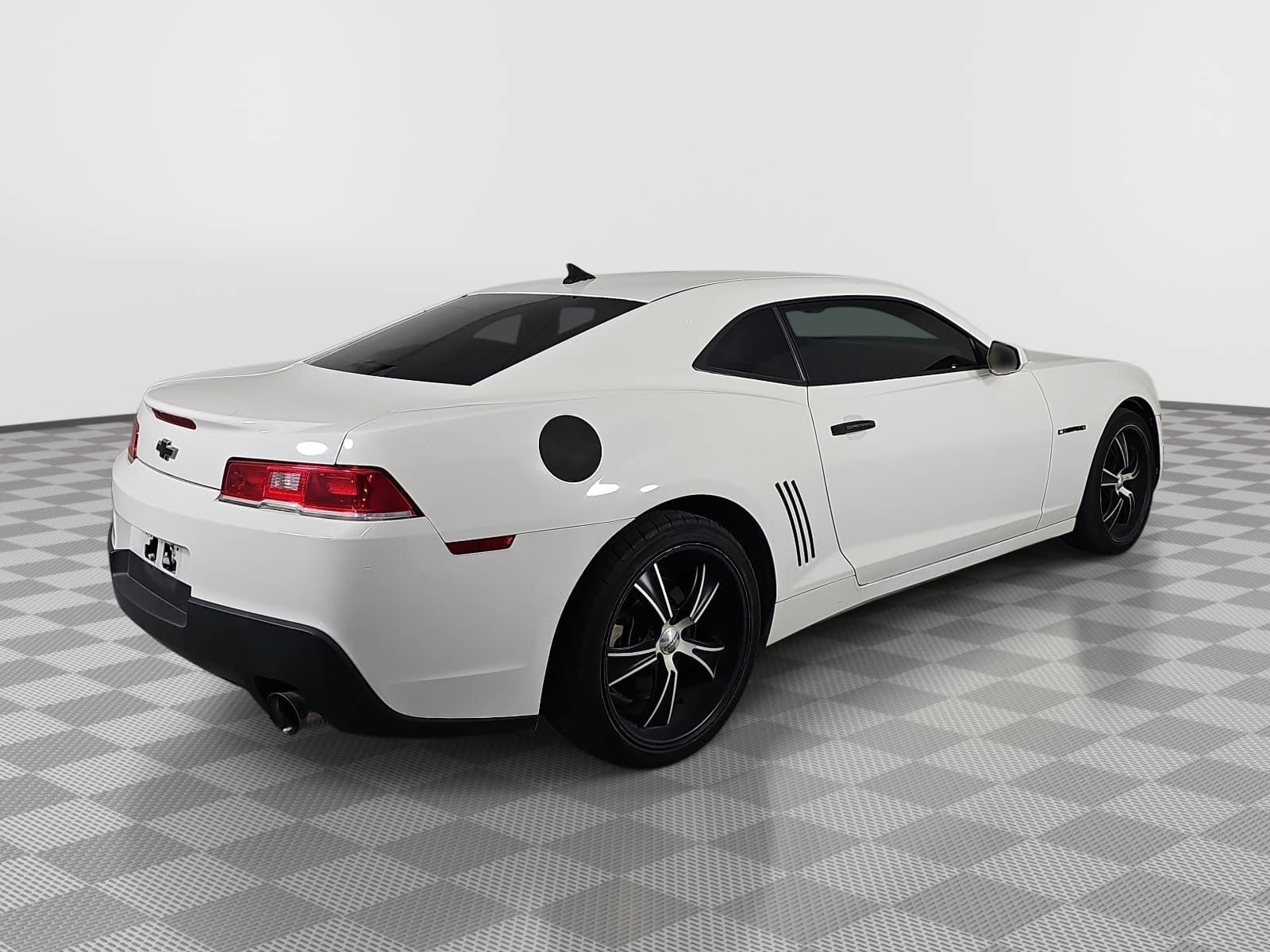 Used 2015 Chevrolet Camaro LS RWD image 7