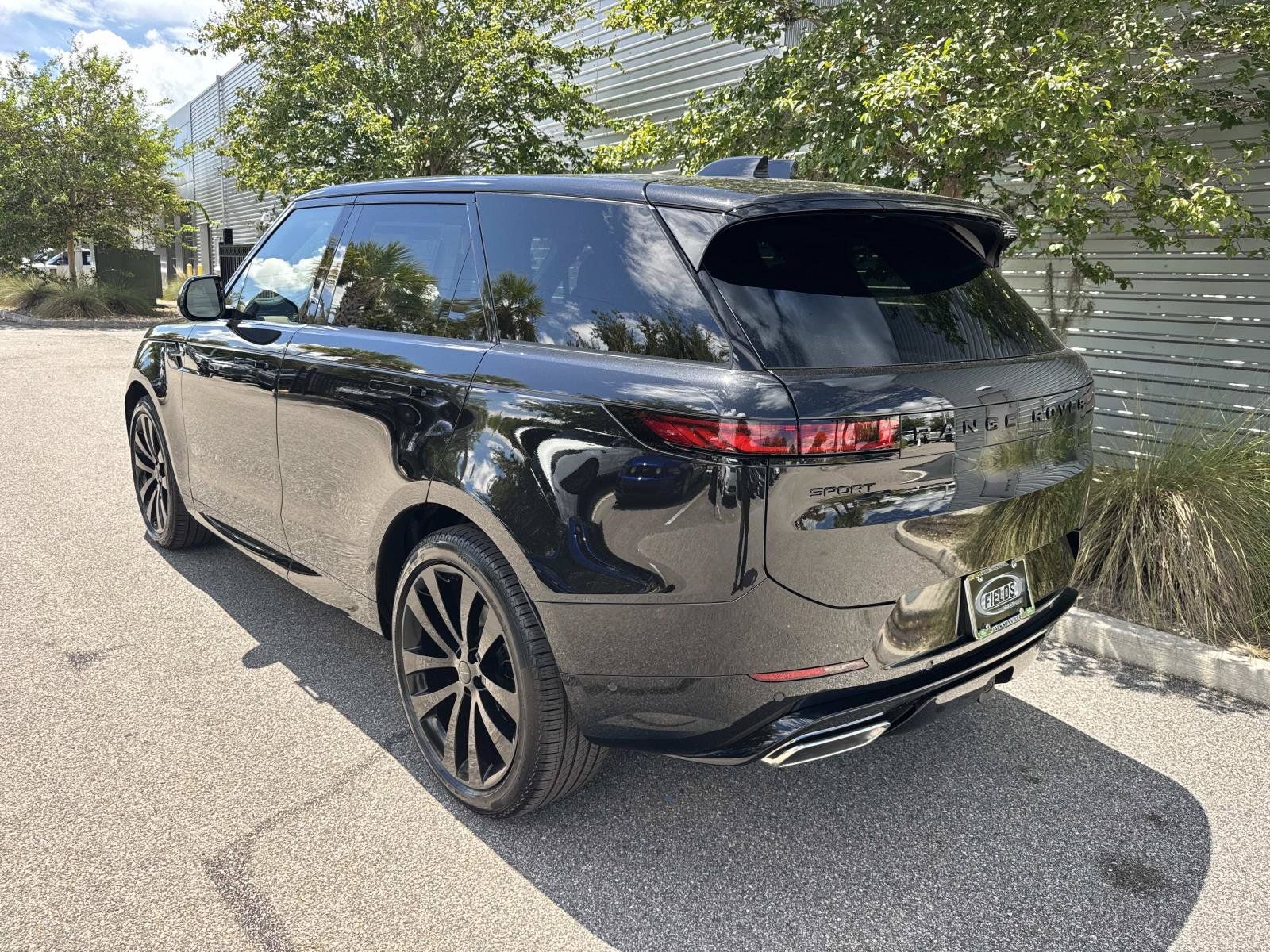 New 2027 Land Rover Range Rover Sport Dynamic SE AWD/4WD image 3