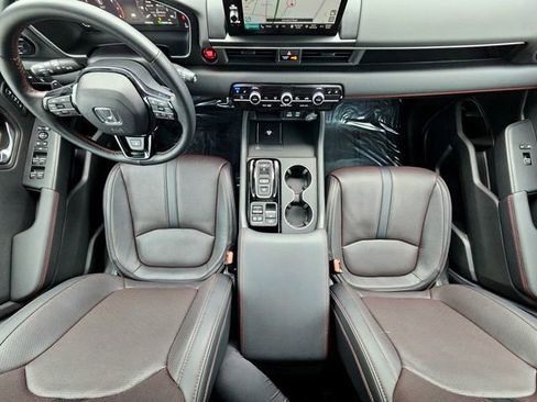 Used 2025 Honda Pilot Black Edition image 31
