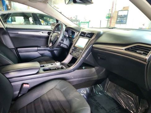 Used 2020 Ford Fusion SE image 22