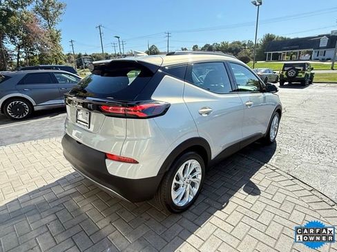 Used 2023 Chevrolet Bolt EUV LT image 9