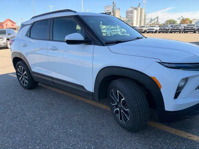 Used 2024 Chevrolet TrailBlazer ACTIV w/ Convenience Package AWD/4WD image 2