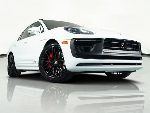 Used 2023 Porsche Macan GTS w/ Premium Package Plus image 4