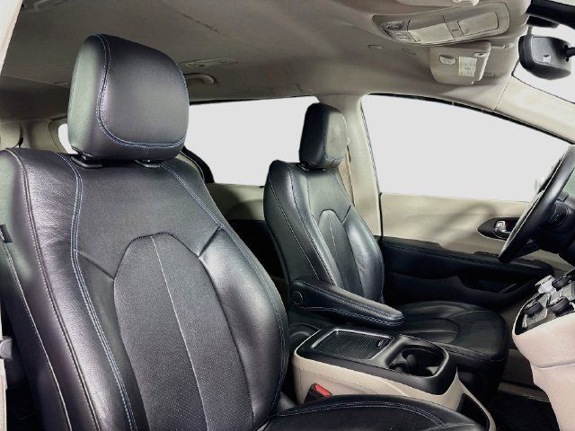 Used 2021 Chrysler Pacifica Touring-L FWD image 27