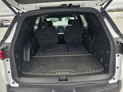 Used 2023 Chevrolet Traverse LT FWD image 16