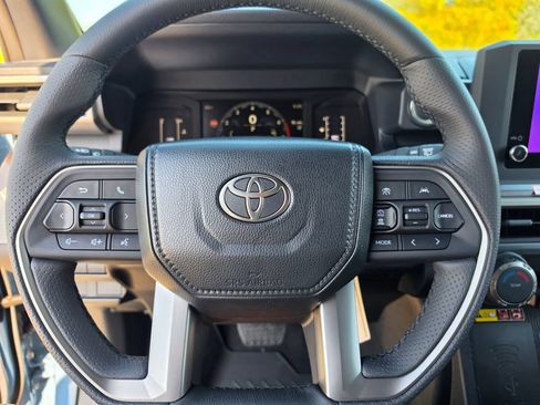New 2026 Toyota 4Runner SR5 AWD/4WD image 13