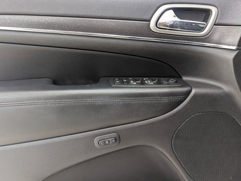 Used 2018 Jeep Grand Cherokee Limited image 23