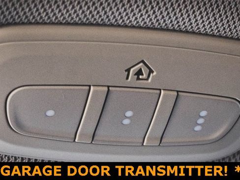 Used 2019 Chrysler Pacifica Touring-L image 8